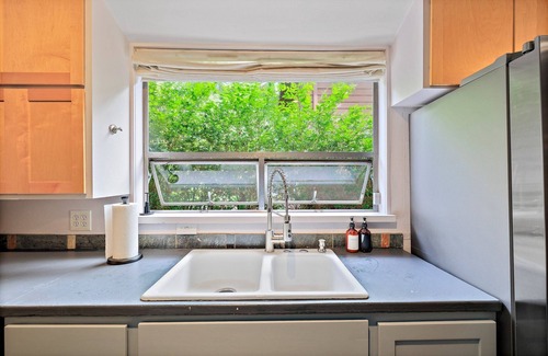 Stevens Casa | Elegant Capitol Hill Home 8BR Near Parks & Dining