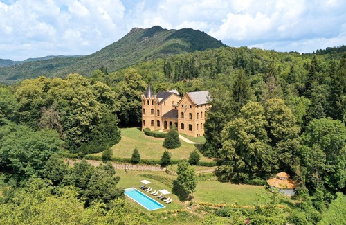Sant Hilari Sacalm Villa | Castillo elegante con piscina en Cataluña, España