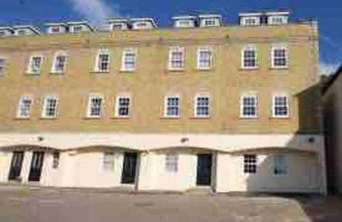 Brentwood Apartamento | Elegant Central Brentwood Flat