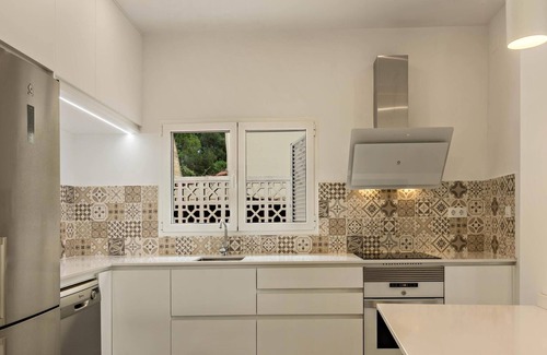 Santa Brígida Chalet De Esquí | Elegante Chalet "Casa del Monte" con Wi-Fi, terraza y jardín; aparcamiento disponible