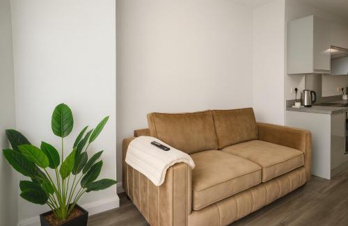 Chinatown Apartamento | Elegant City Base in Liverpool - Cozy 1-Bed for Business & Relaxation