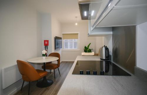 Chinatown Apartamento | Elegant City Base in Liverpool - Cozy 1-Bed for Business & Relaxation