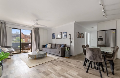 Redfern Apartamento | Elegant City Retreat Close to Sydney’s CBD
