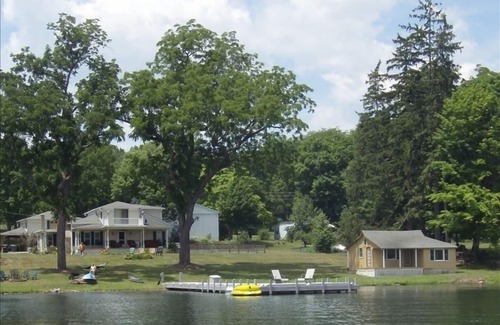 Town of Jerusalem Casa | Elegante Limpie victoriana Lake Home, 3. 5 acres y 350 Ataque frontal