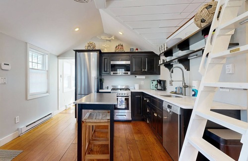 Mashpee Casa | Elegant coastal cottage with a full kitchen & patio - steps from private beach