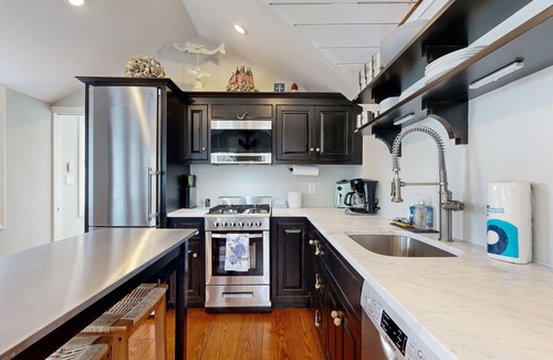 Mashpee Casa | Elegant coastal cottage with a full kitchen & patio - steps from private beach