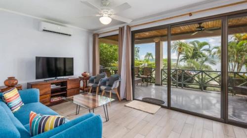 Playa Flamingo Casa | Elegant Condo with Brand-New Fixtures, Shaded Tropical Terrace, and Secluded Beach Access