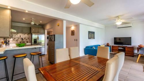 Playa Flamingo Casa | Elegant Condo with Brand-New Fixtures, Shaded Tropical Terrace, and Secluded Beach Access