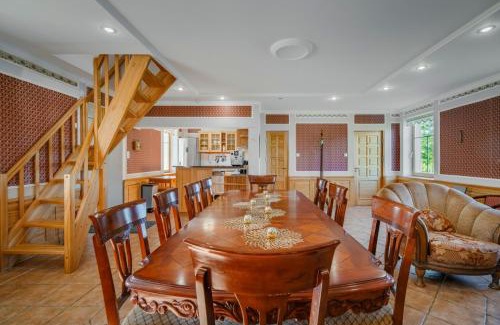Jarva County Casa | Elegant Conference room at Sinso Talu