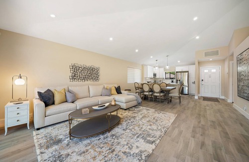 Hunt Club Cabaña | Elegant Cottage With Stunning Golf View at PGA National