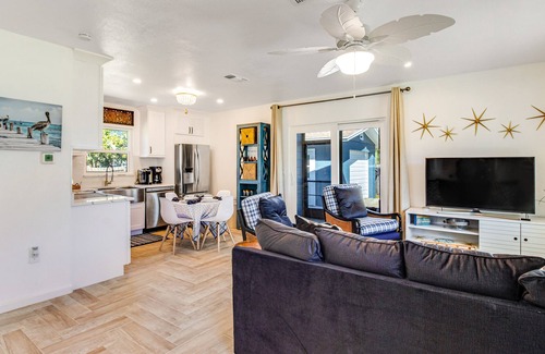 Cortez Cabaña | Elegant cottage in AMI/Cortez fishing village with central AC & washer/dryer