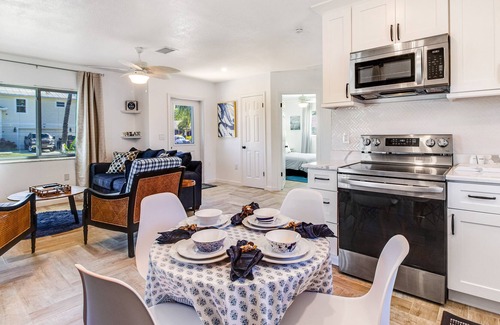 Cortez Cabaña | Elegant cottage in AMI/Cortez fishing village with central AC & washer/dryer