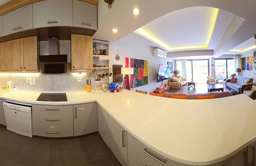 Konak Casa | Elegant & Cozy Retreat Home: City Center Gem by the Seaside, Steps from the Tram