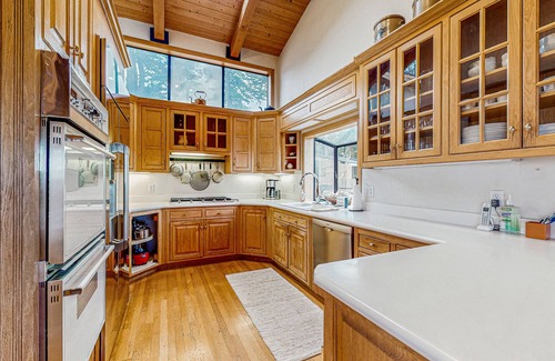 Sea Ranch Casa | Elegante, agradable para perros, casa frente al mar con las cubiertas, piscina comunitaria, jacuzzi y jardín