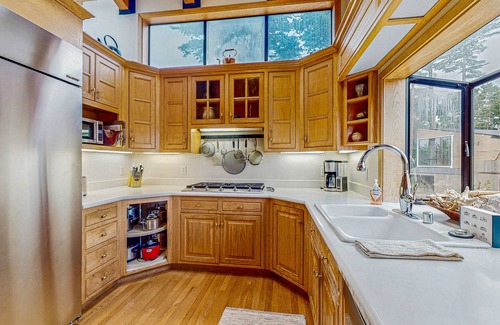 Sea Ranch Casa | Elegante, agradable para perros, casa frente al mar con las cubiertas, piscina comunitaria, jacuzzi y jardín