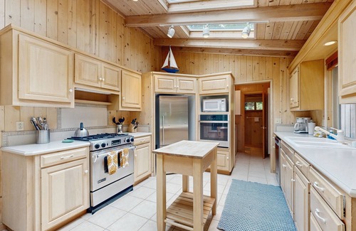 Mendocino Casa | Elegant, dog-friendly home among redwoods w/ large deck & incredible forest view