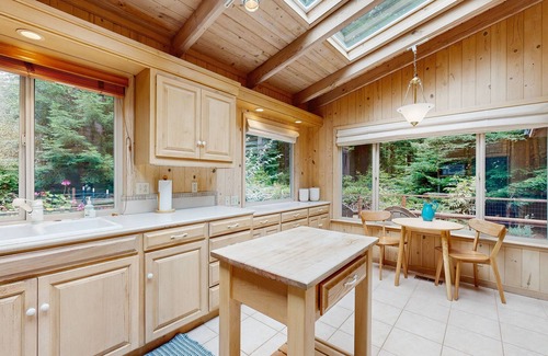 Mendocino Casa | Elegant, dog-friendly home among redwoods w/ large deck & incredible forest view