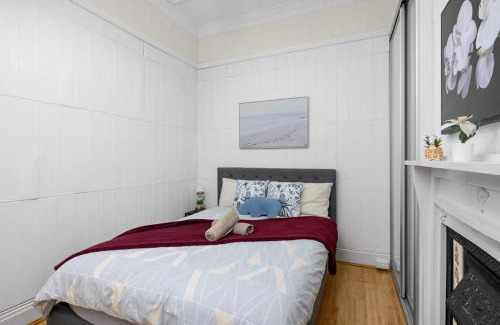 Lidcombe Casa | Elegant Double Room Lidcombe - Close to Transport & Shops - Shared Bathroom