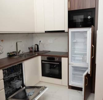 Novi Sad Apartamento | Elegant Downtown Apartment with Private Parking