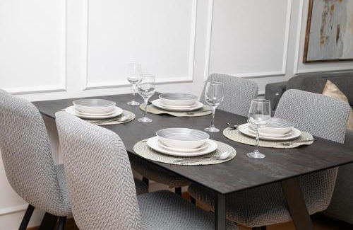 Novi Sad Apartamento | Elegant Downtown Apartment with Private Parking