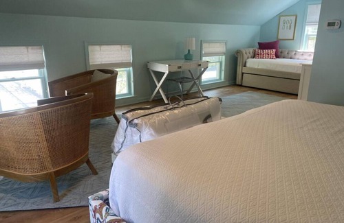 Lenox Cama Y Desayuno | "Elegant Emily Dickinson Junior Suite with King Bed & Fireplace