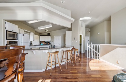 Northeast Reno Casa | Elegant Escape (4-Bedroom Home) - Handicap accessible by RedAwning