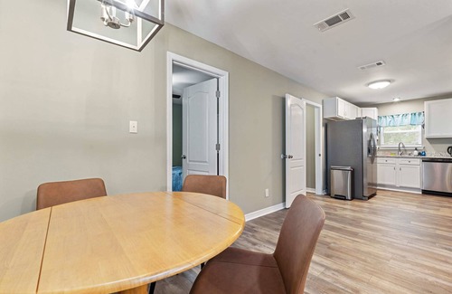 Mobile Casa | Elegant Escape, 4BR, Arcade Games, Stocked Kitchen, WiFi