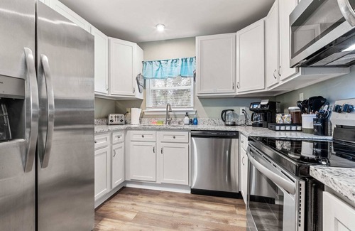 Mobile Casa | Elegant Escape, 4BR, Arcade Games, Stocked Kitchen, WiFi