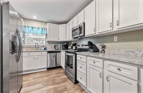 Mobile Casa | Elegant Escape, 4BR, Arcade Games, Stocked Kitchen, WiFi