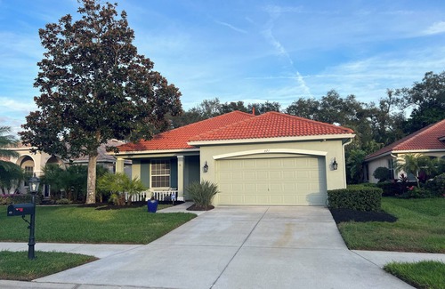 Braden River Villa | Elegant Escape on Championship Golf Course - Gated Oasis