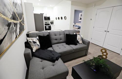 Northwest Edmonton Casa | Elegant Escape with King Bed, Long Stays, WEM, Disney