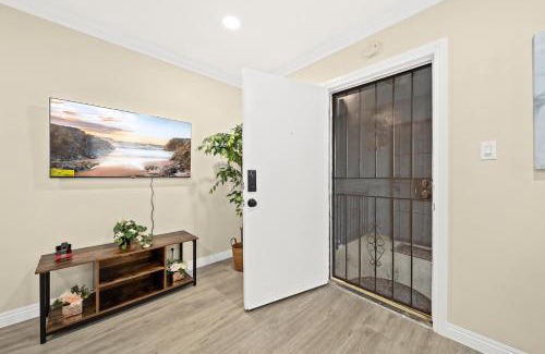 Alhambra Casa | Elegant Exclusive Escape In Downtown Los Angeles