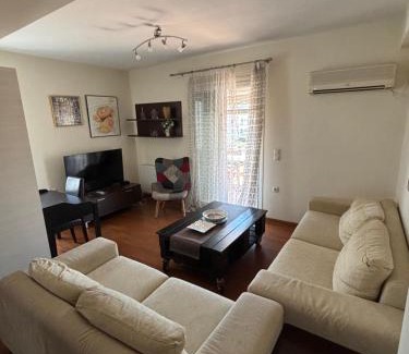 Elliniko-Argyroupoli Apartamento | Elegant Flat in Elliniko with Sea View & Parking