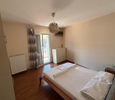 Elliniko-Argyroupoli Apartamento | Elegant Flat in Elliniko with Sea View & Parking