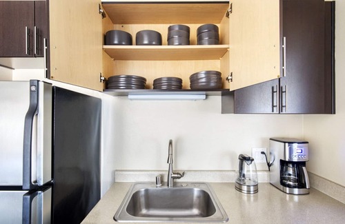 Foster City Apartamento | Elegant Foster City 1BR w/ Gym, Pool, W/D, near highways, by Blueground