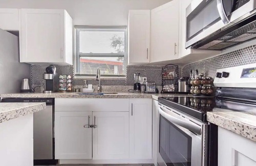 Lauderhill Casa | Elegant & Fully Updated Home-15min to Las Olas & Beach