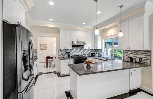 Arcadia Casa | Elegant Getaway in Arcadia with Balcony and Gazebo