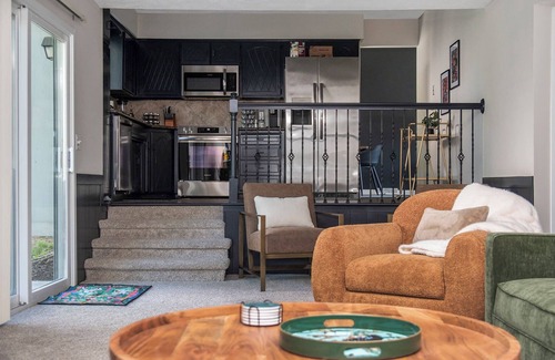 West Omaha Casa | The Golden Getaway-A Relaxing Retreat w/ Hot Tub!