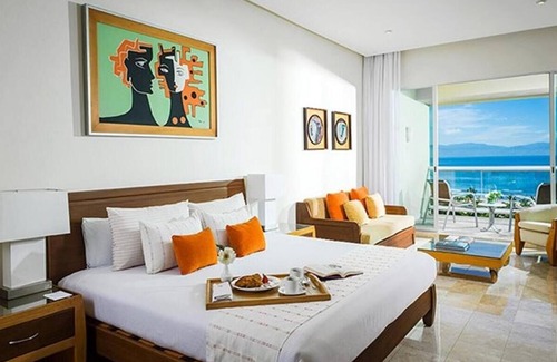 Playa Diamante Complejo | Elegant Grand Mayan Master Suite – Beachfront Luxury in Acapulco