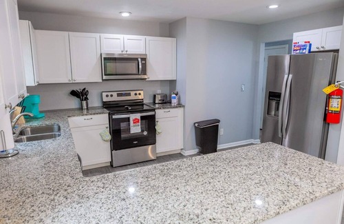 Fairburn Casa | Elegant Haven: Stylish Interiors with Serene Deck Views and Modern Comforts