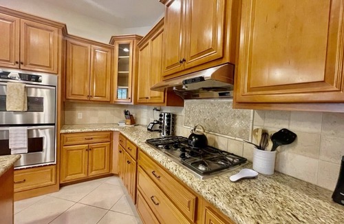 Black Mountain Casa | Elegant Henderson 5 Bdrm Home & Resort Style Bkyd w/Pool & Basketball court