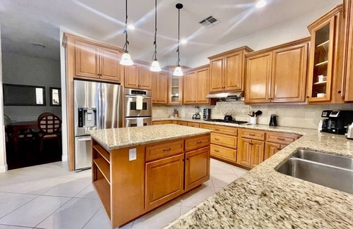 Black Mountain Casa | Elegant Henderson 5 Bdrm Home & Resort Style Bkyd w/Pool & Basketball court