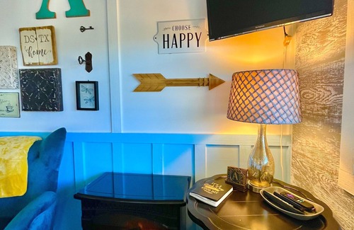 Dripping Springs Apartamento | ¡Elegante escapada a Hill Country en The Alexander at Creek Road!