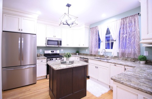 Bristol Casa | Elegant Historic Escape in Bristol CT with WiFi near Hospital and Shopping
