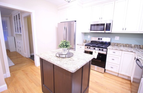 Bristol Casa | Elegant Historic Escape in Bristol CT with WiFi near Hospital and Shopping