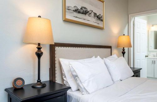 Luray Casa | Elegant Historic Suite with Mountain Views in Luray, Virginia