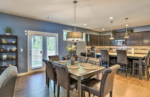 Cliftondale Casa | Elegant Home ~ 20 Mi to Downtown Atlanta: Pets OK!