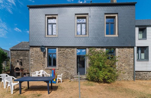 Bievre Casa | Elegante casa en Bievre con jardםn