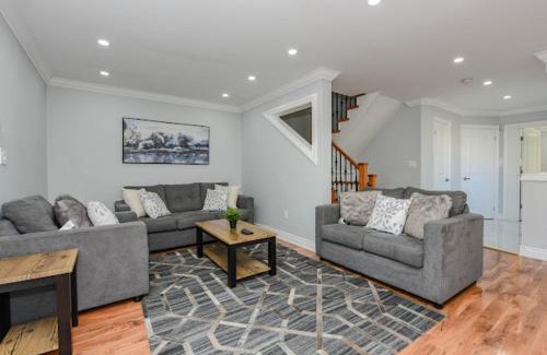 Lisgar Apartamento | Elegant Home in Mississauga