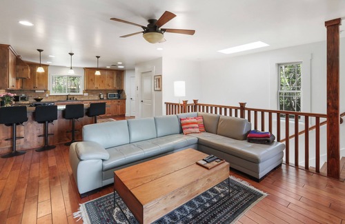 Auburn Casa | Elegant Home minutes from American River+Downtown: decks + hot tub
